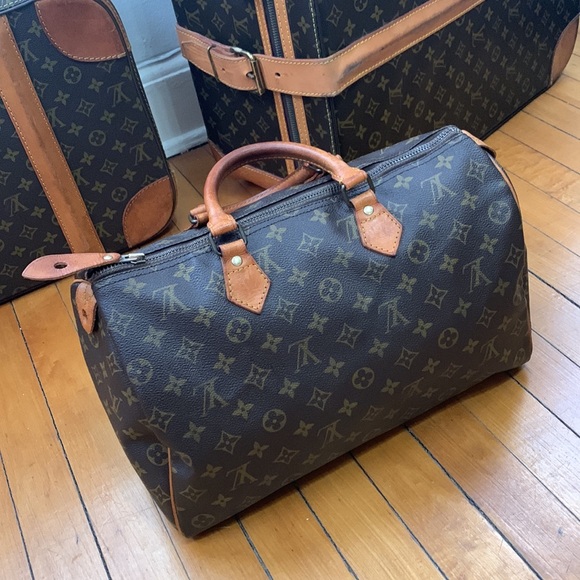 Louis Vuitton Vintage Speedy 35 Handbag. - Picture 9 of 17